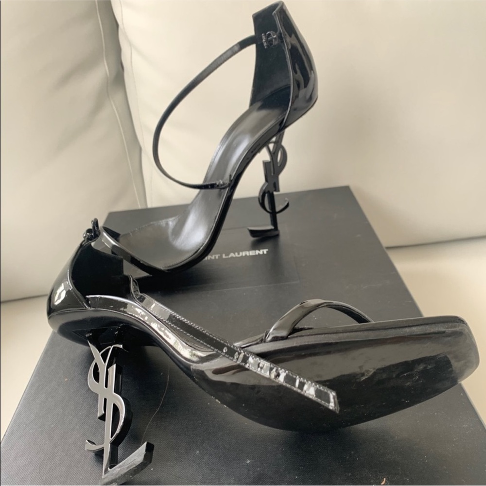 YSL 42 logo heels